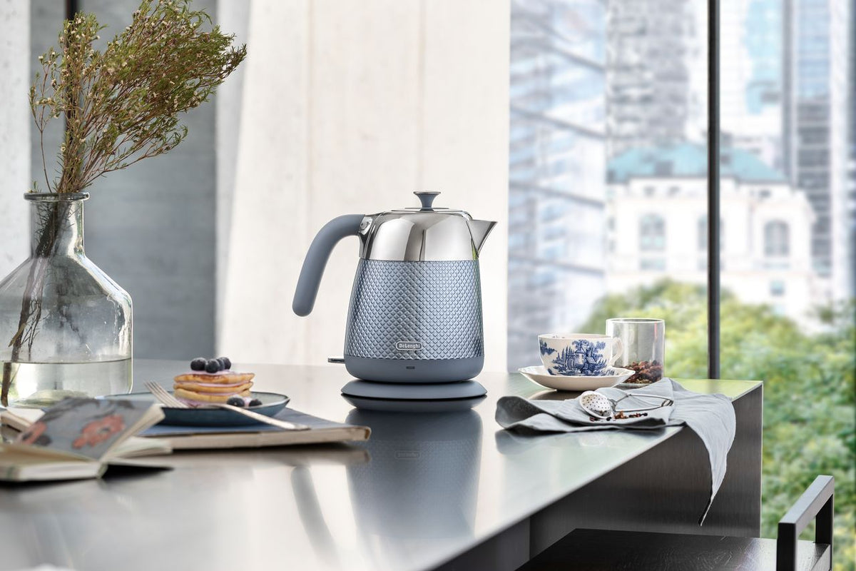 De'Longhi KBL3001.GY Kettle - Blue