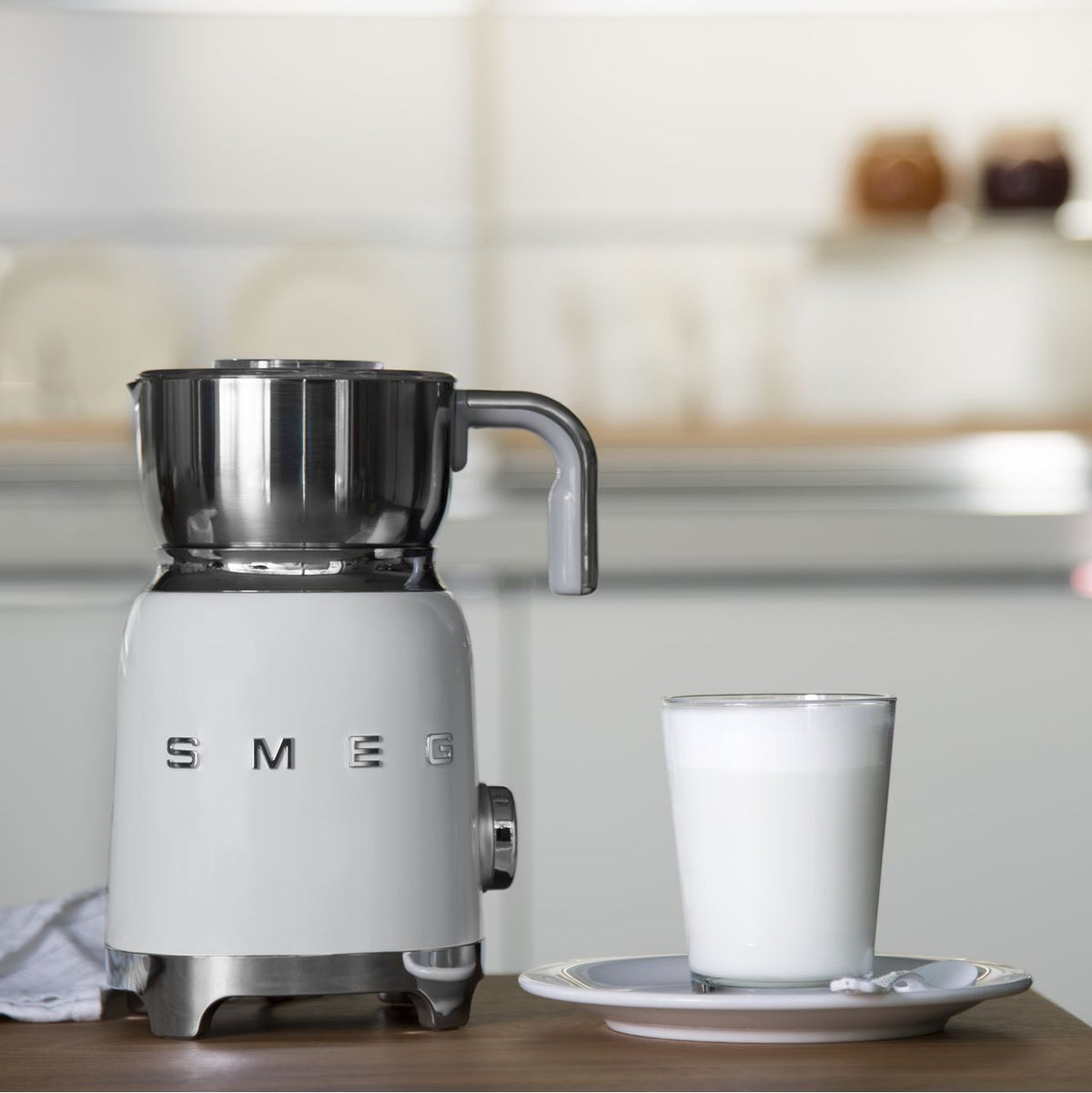 Smeg 50's Style MFF11WHUK Milk Frother - White