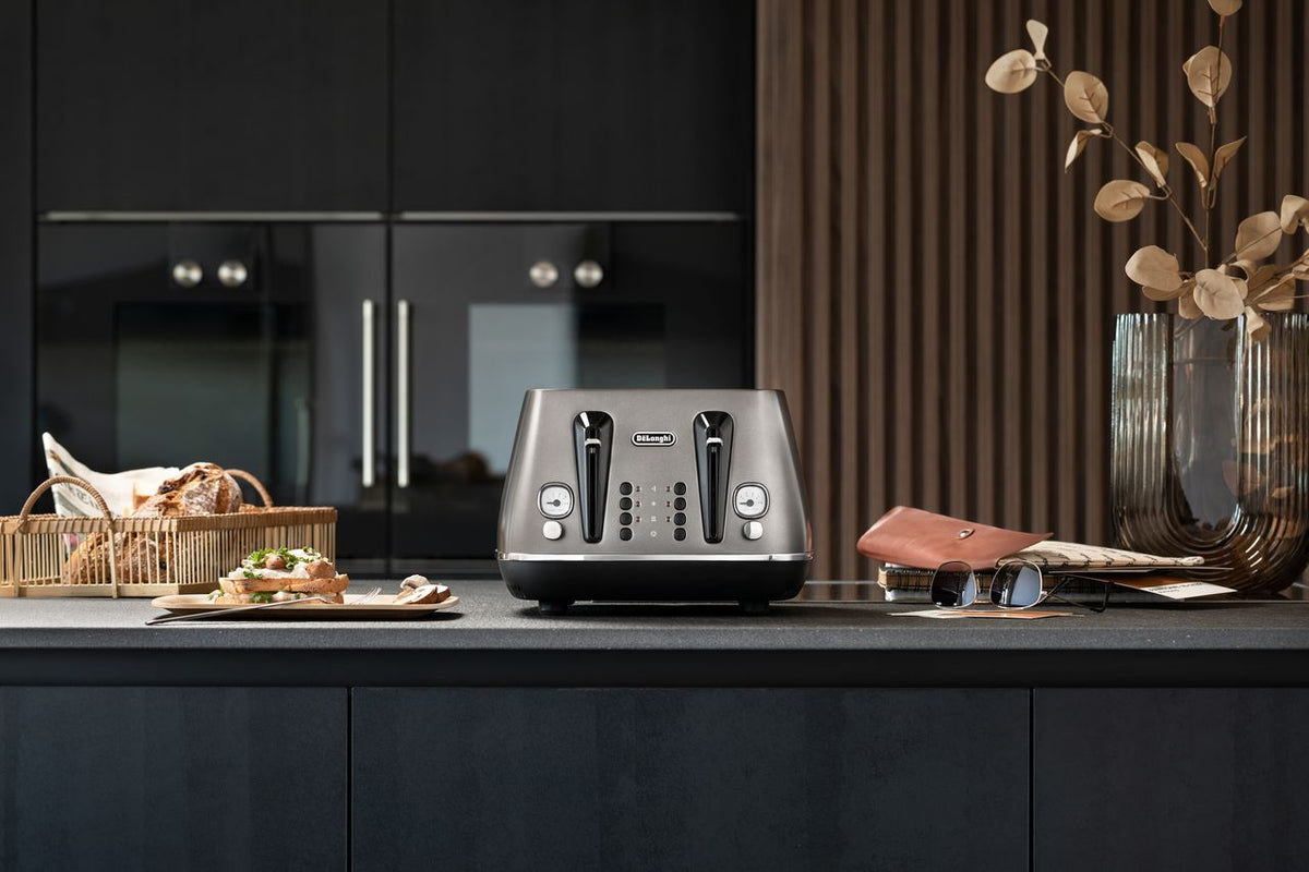 De'Longhi Distinta X CTIN4003.TB 4 Slice Toaster - Titanium