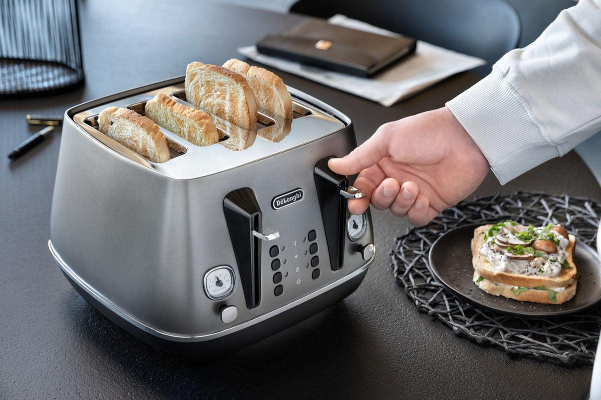 De'Longhi Distinta X CTIN4003.TB 4 Slice Toaster - Titanium