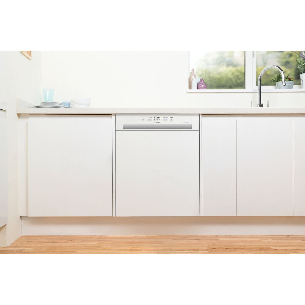 Indesit I3BL626UK Semi Integrated Standard Dishwasher - White Control Panel - E Rated