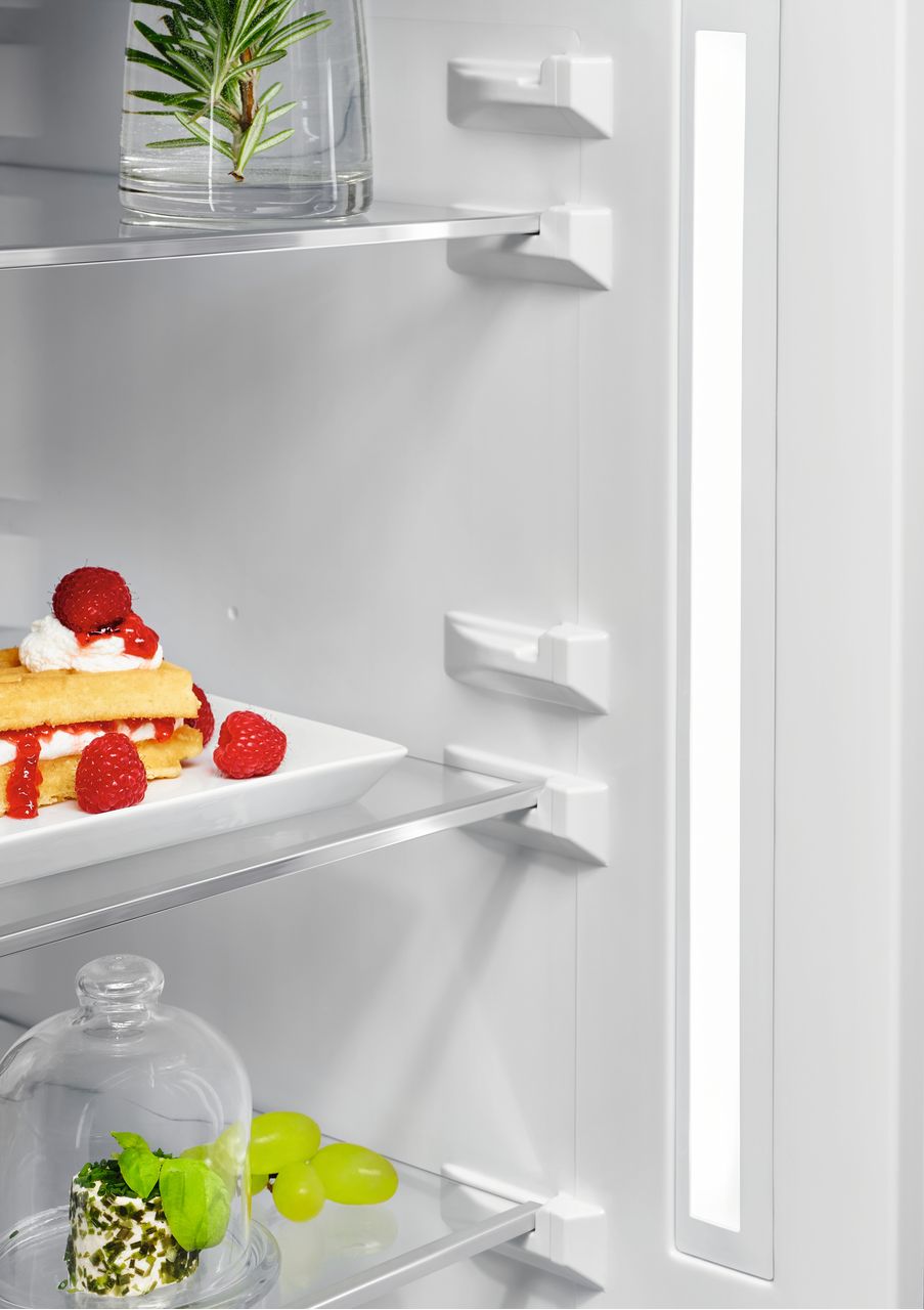 AEG 7000 UltraFresh+ RCB732E3MX 60-40 Total No Frost Fridge Freezer - Stainless Steel - E Rated