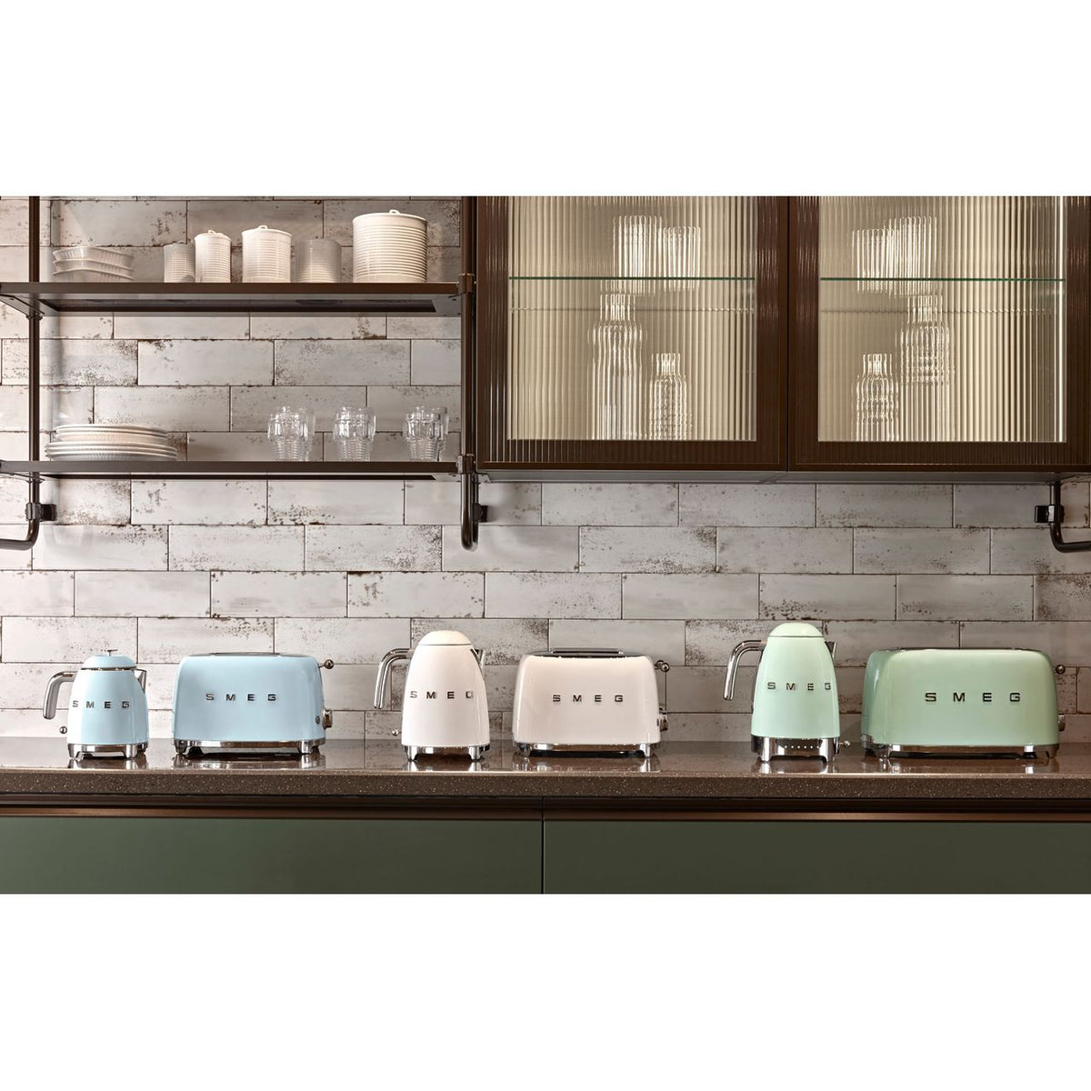 Smeg 50's Retro Mini KLF05WHUK Kettle - White